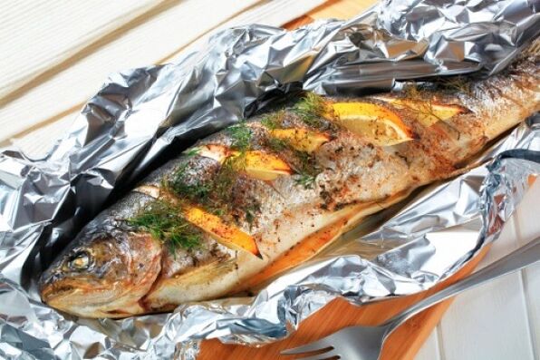 Ακολουθήστε τη δίαιτα Maggi με ψάρια ψημένα σε αλουμινόχαρτο για βραδινό